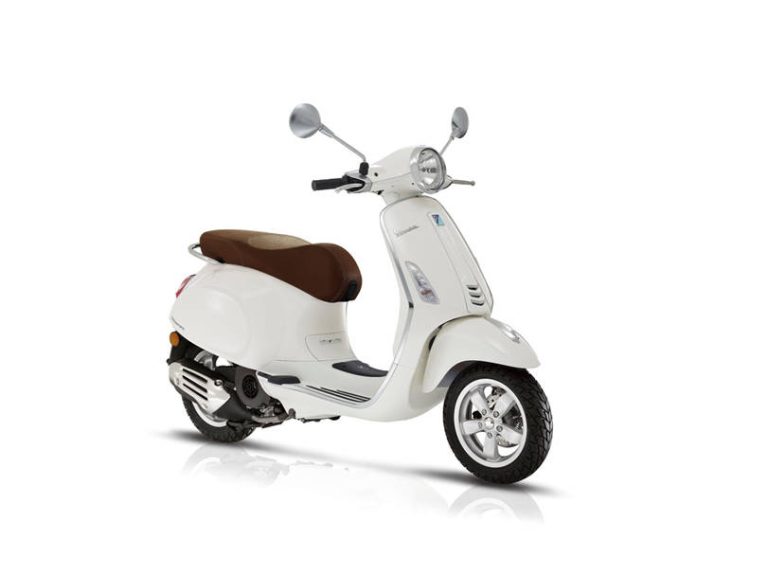 Home 13 Vespa Primavera 150 blue price in pakistan is PKR 299,000
